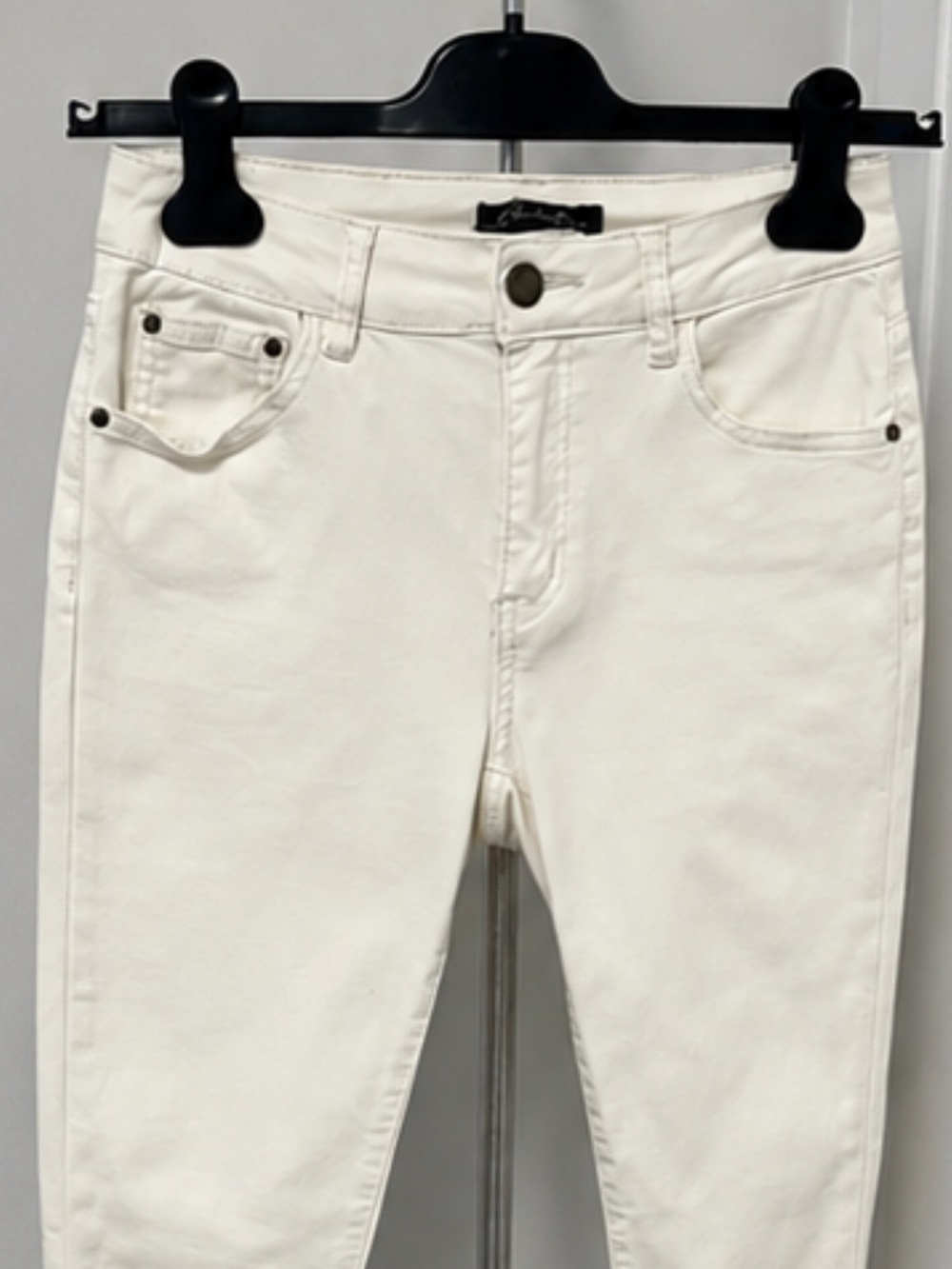 CHARLIE B Off-White Skinny Jeans